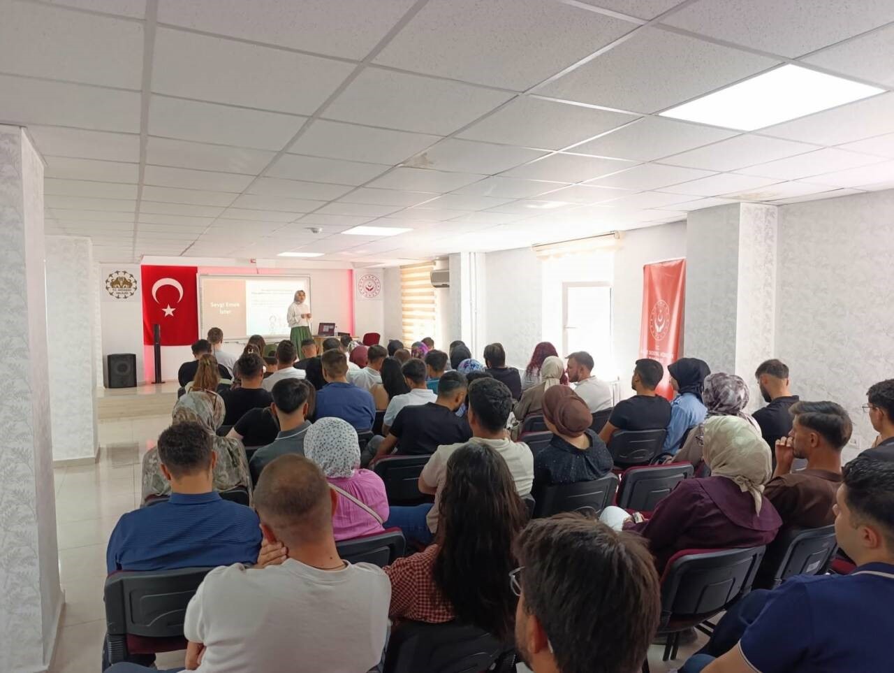 Aksaray&rsquo;da &ccedil;iftlere evlilik &ouml;ncesi eğitim veriliyor