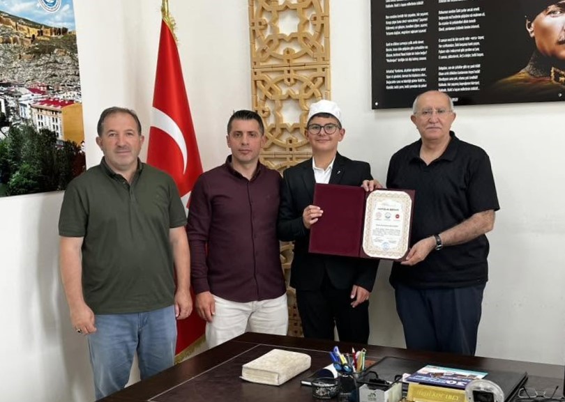 Örgün eğitimle birlikte hafızlık programı 152’nci mezununu verdi