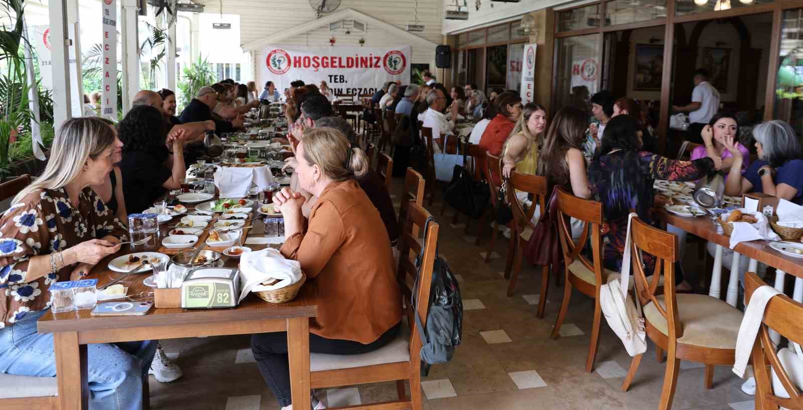 Aydın’da eczacılar günlerini kutladı