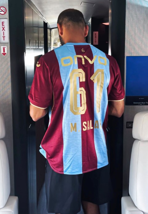Muhammed Salah uçağa bindi, Trabzonspor formasını giydi