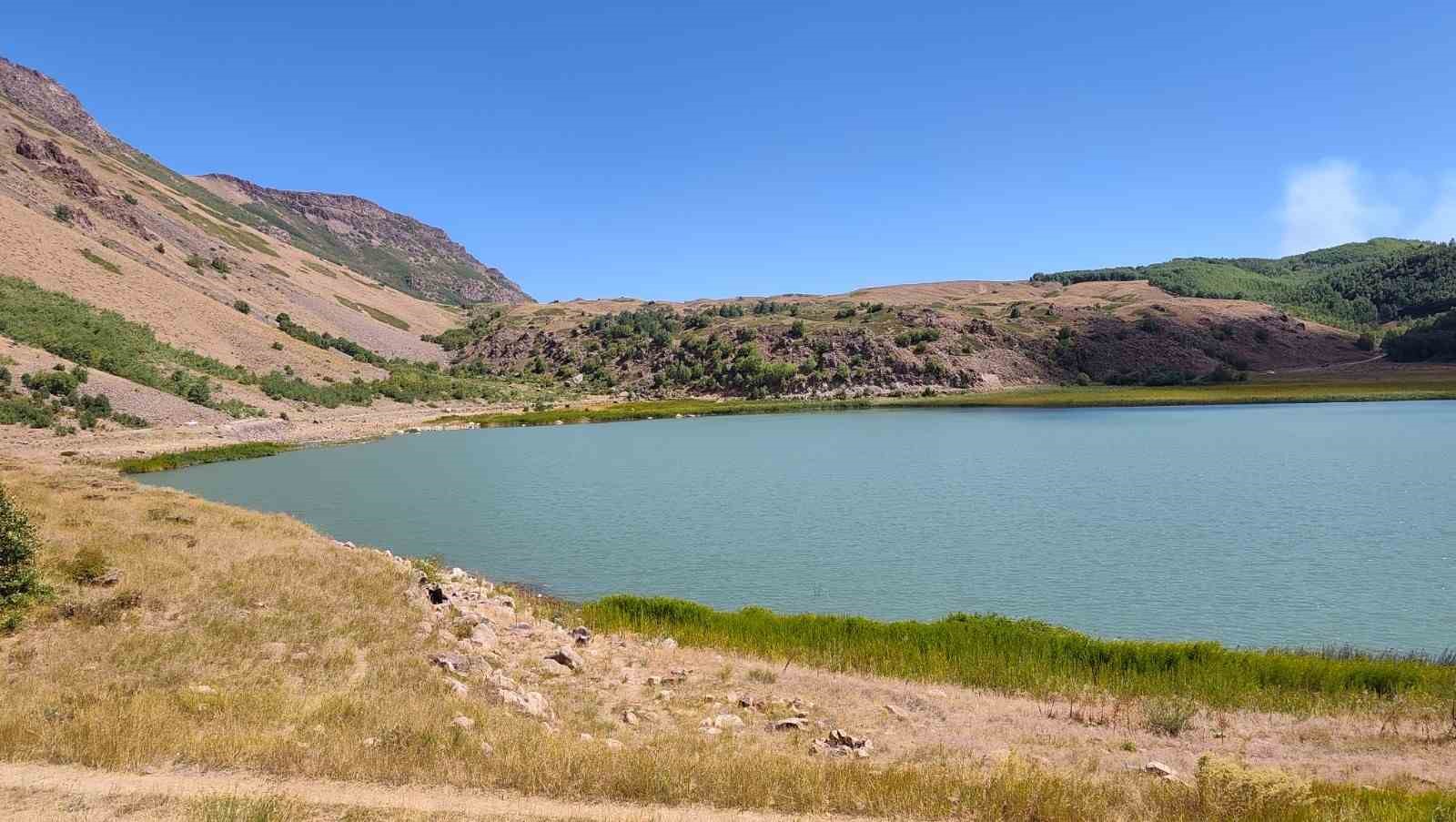 70 doğasever Nemrut Kalderası i&ccedil;in 40 kilometre y&uuml;r&uuml;d&uuml;