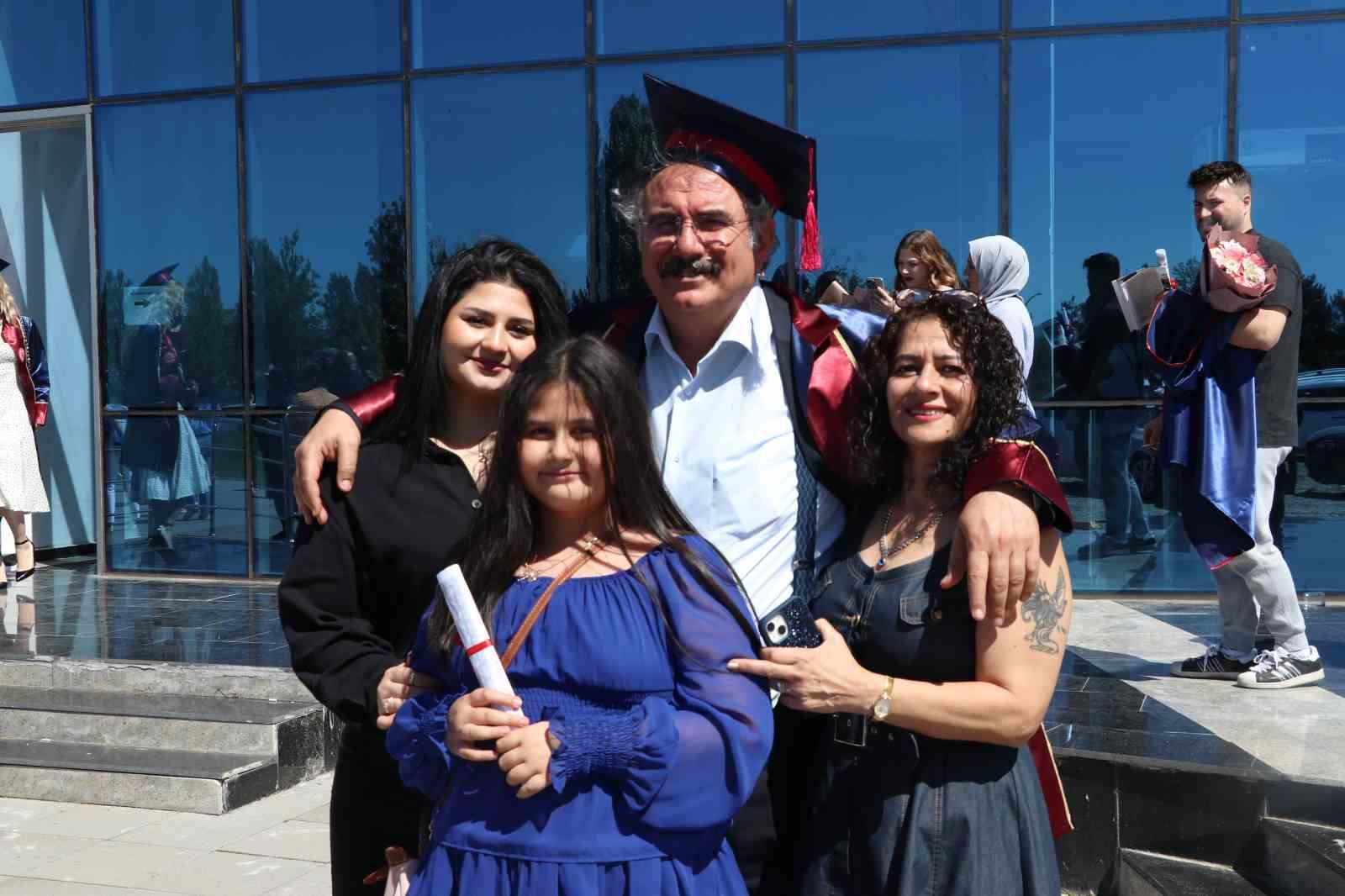 Yarım asrı devirdiler, cüppe giyip mezun oldular