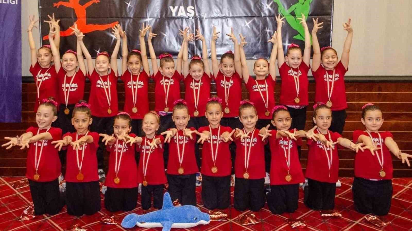 Egeli minik cimnastikçiler turnuvalara damga vurdu