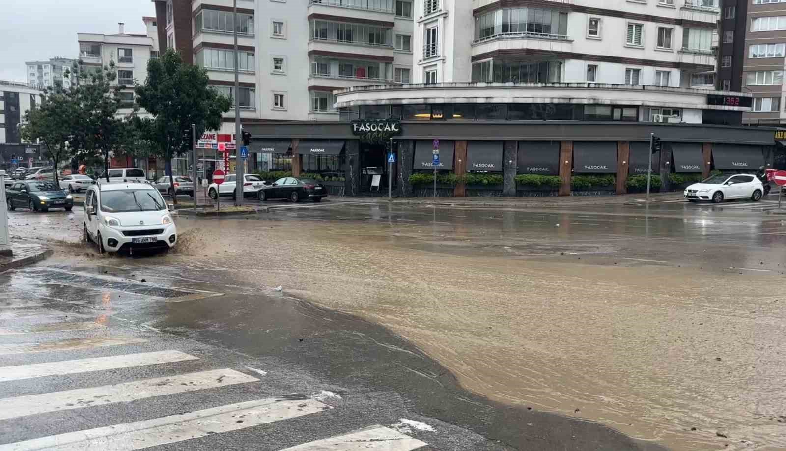 Samsun&rsquo;da sağanak yağış manzaraları
