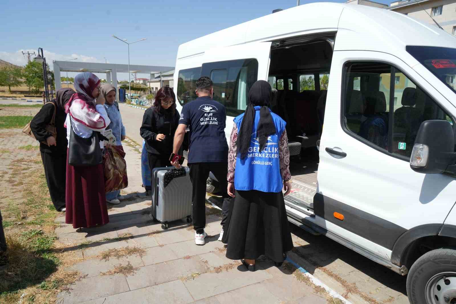 Muş’ta üniversite öğrencilerine sıcak karşılama