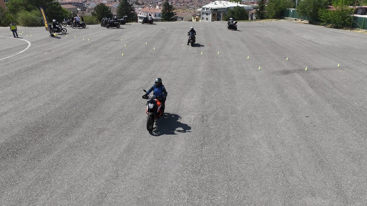 Motosiklet sürücülerine hayati eğitim