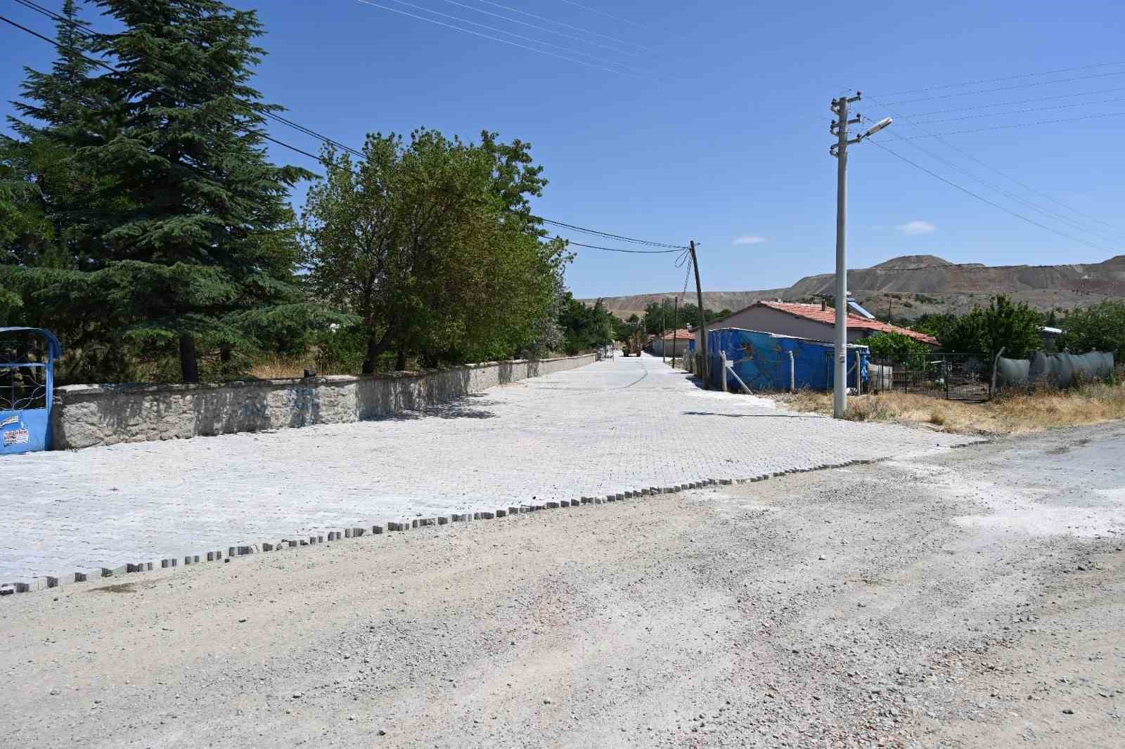 Dutluca Mahallesi’nde kilit taş yol çalışması devam ediyor