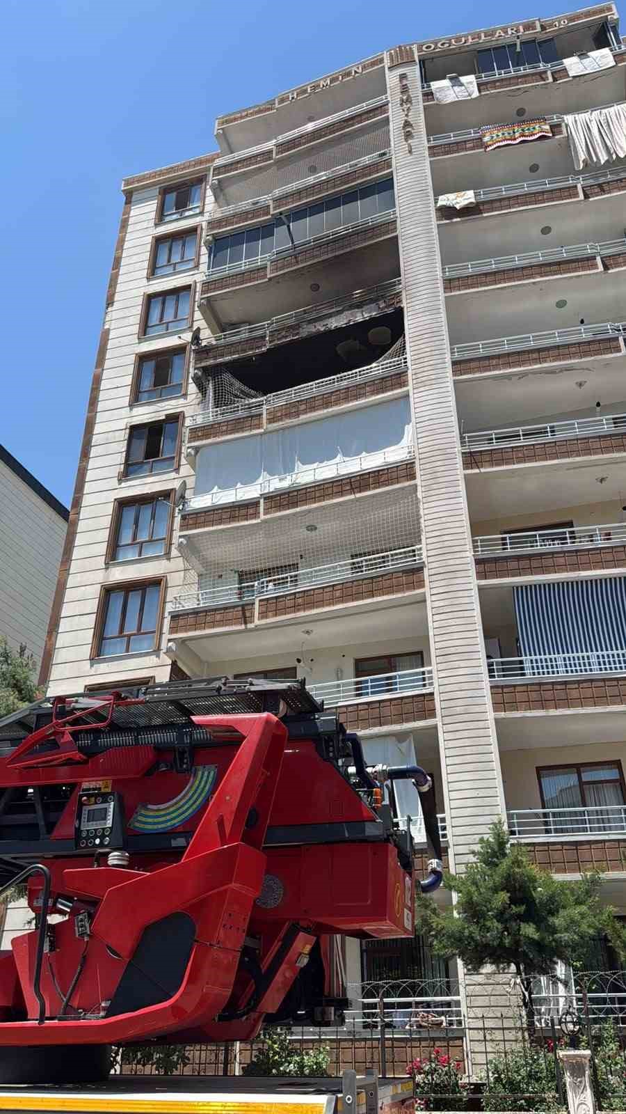 Diyarbakır’da klimadan çıkan kıvılcım daireyi küle çevirdi