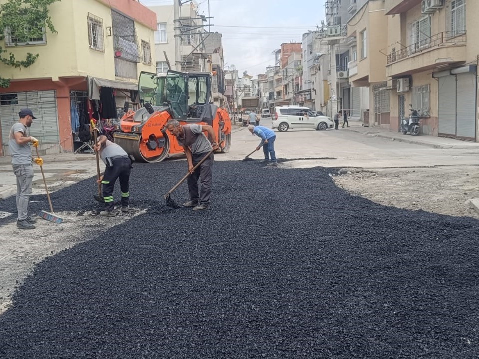Akdeniz&rsquo;de asfalt yama &ccedil;alışmaları devam ediyor