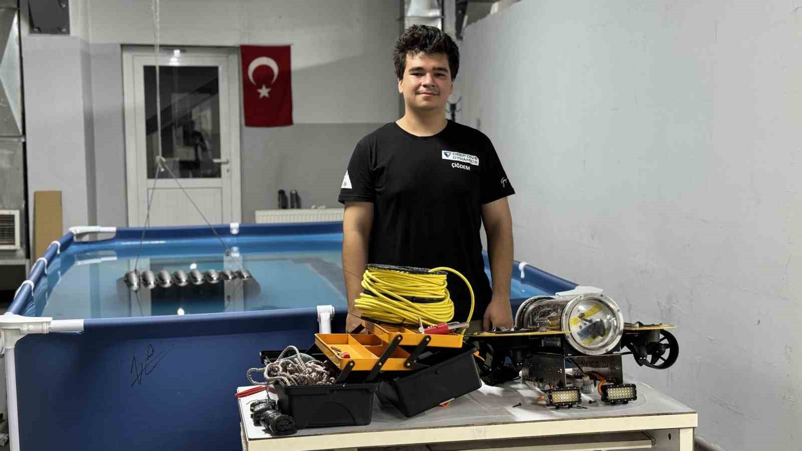 Motorunu da ışığını da kendileri &uuml;rettiler, su altında zirve i&ccedil;in yarışacak
