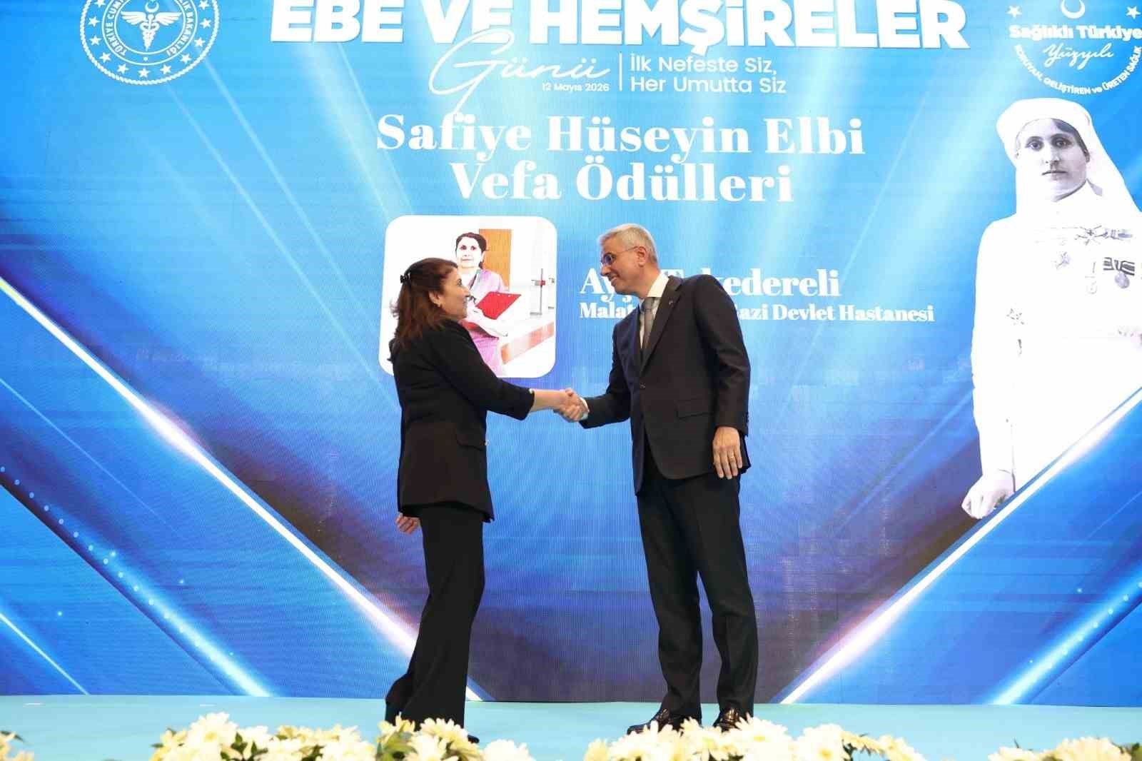 Yılın hemşireleri ödüllendirildi
