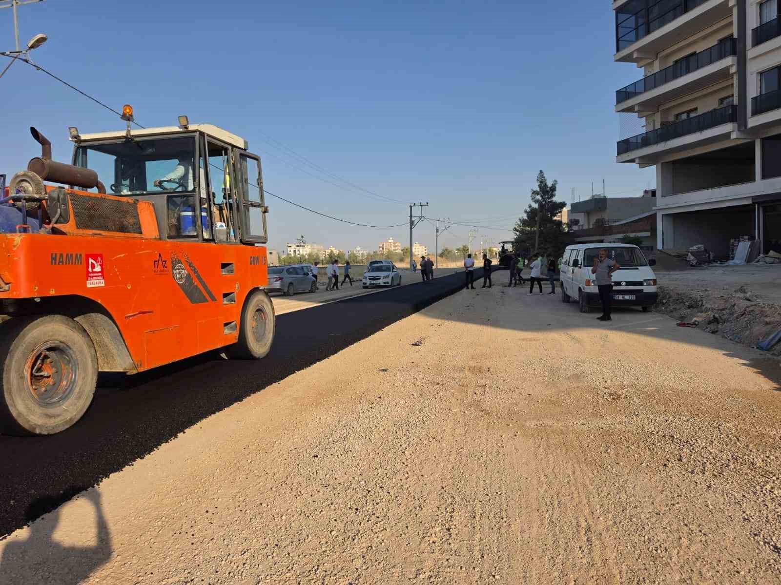 Mardin Büyükşehir Belediyesi Kızıltepe’de asfalt ve yol düzenleme çalışmalarını sürdürüyor