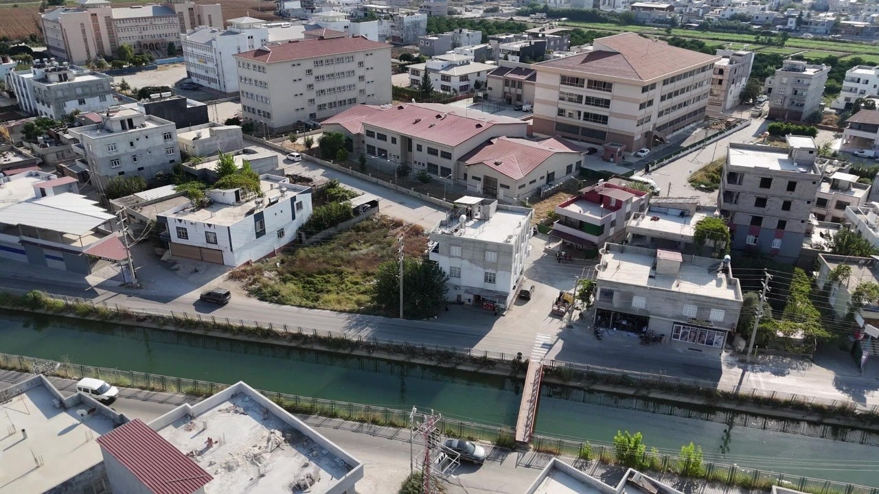 Yaya geçidi işaretini vatandaş yola kendi çizdi