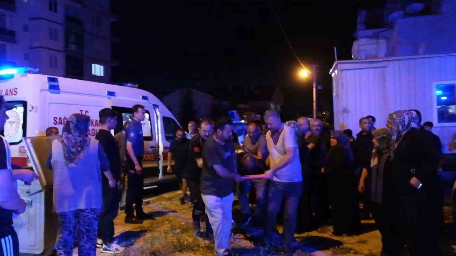 Mutfakta yaşanan patlama sonrası yangın: 3 yaralı