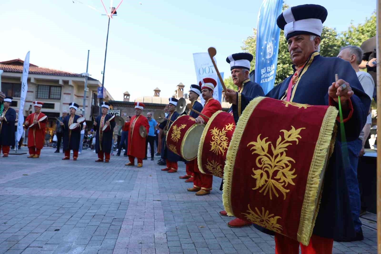 Mehter sesleri bu kez Gazi Orhan Parkı&rsquo;nda y&uuml;kseldi