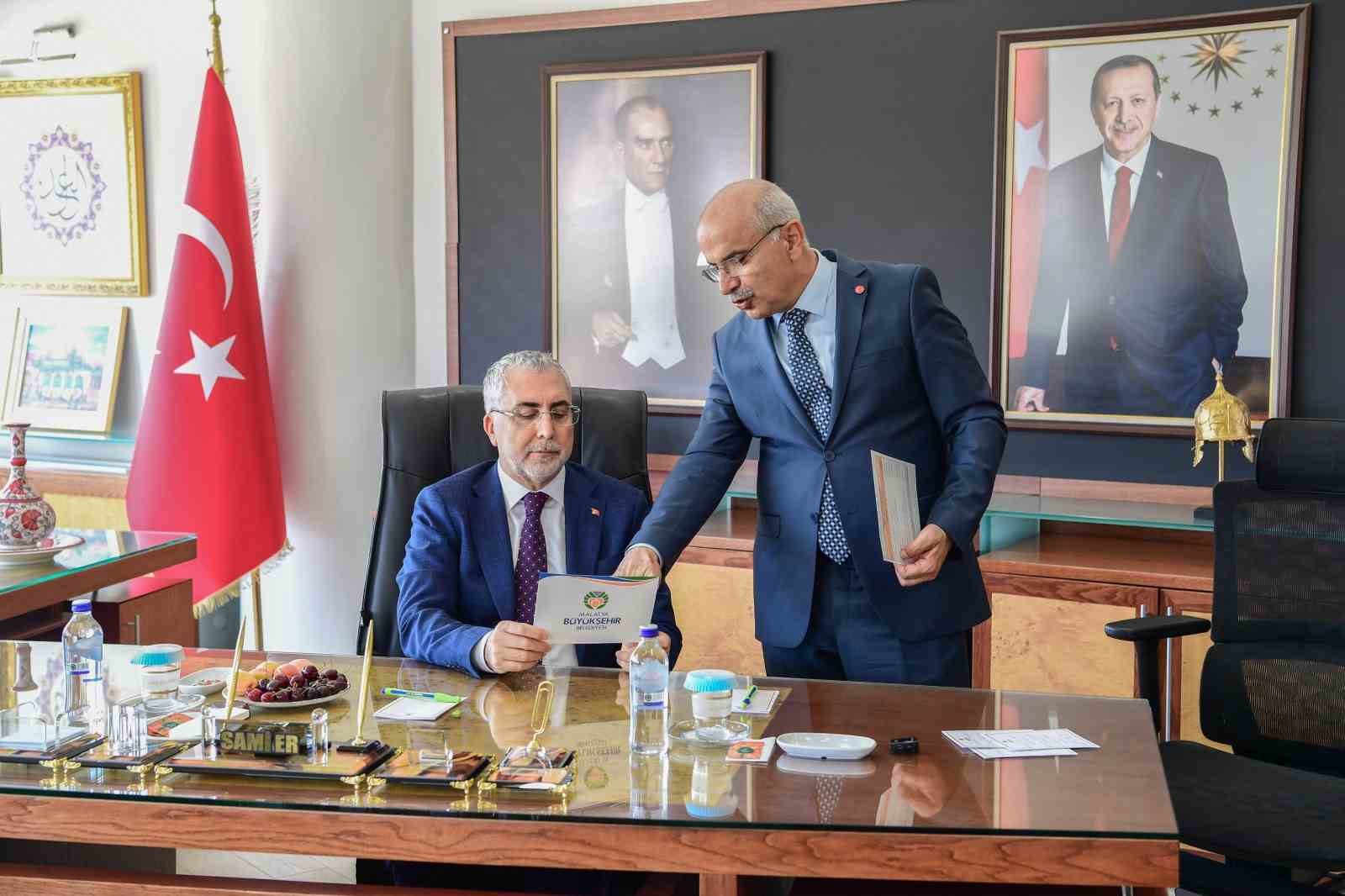 Bakan Işıkhan&rsquo;dan B&uuml;y&uuml;kşehir Belediyesi&rsquo;ne ziyaret