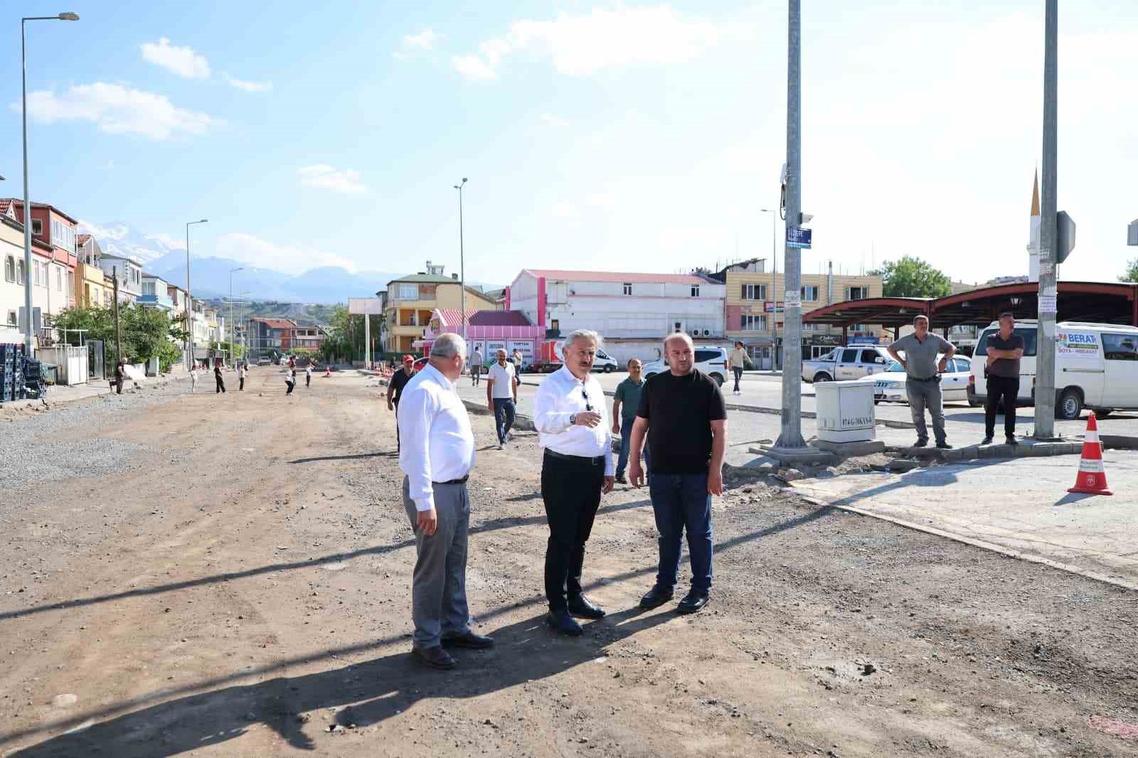 Melikgazi Belediyesi&rsquo;nden 4 mahalleye asfalt atağı