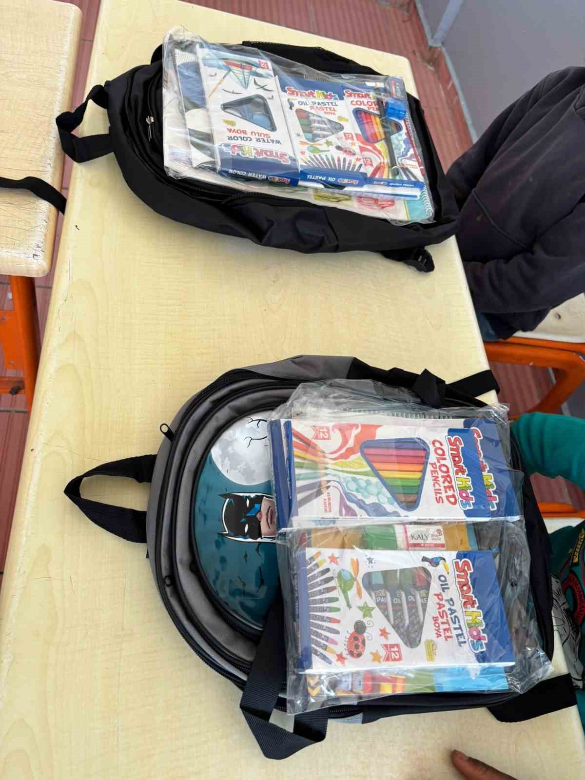Patnos&rsquo;ta y&uuml;zlerce &ouml;ğrencinin y&uuml;z&uuml;n&uuml; g&uuml;ld&uuml;rd&uuml;ler