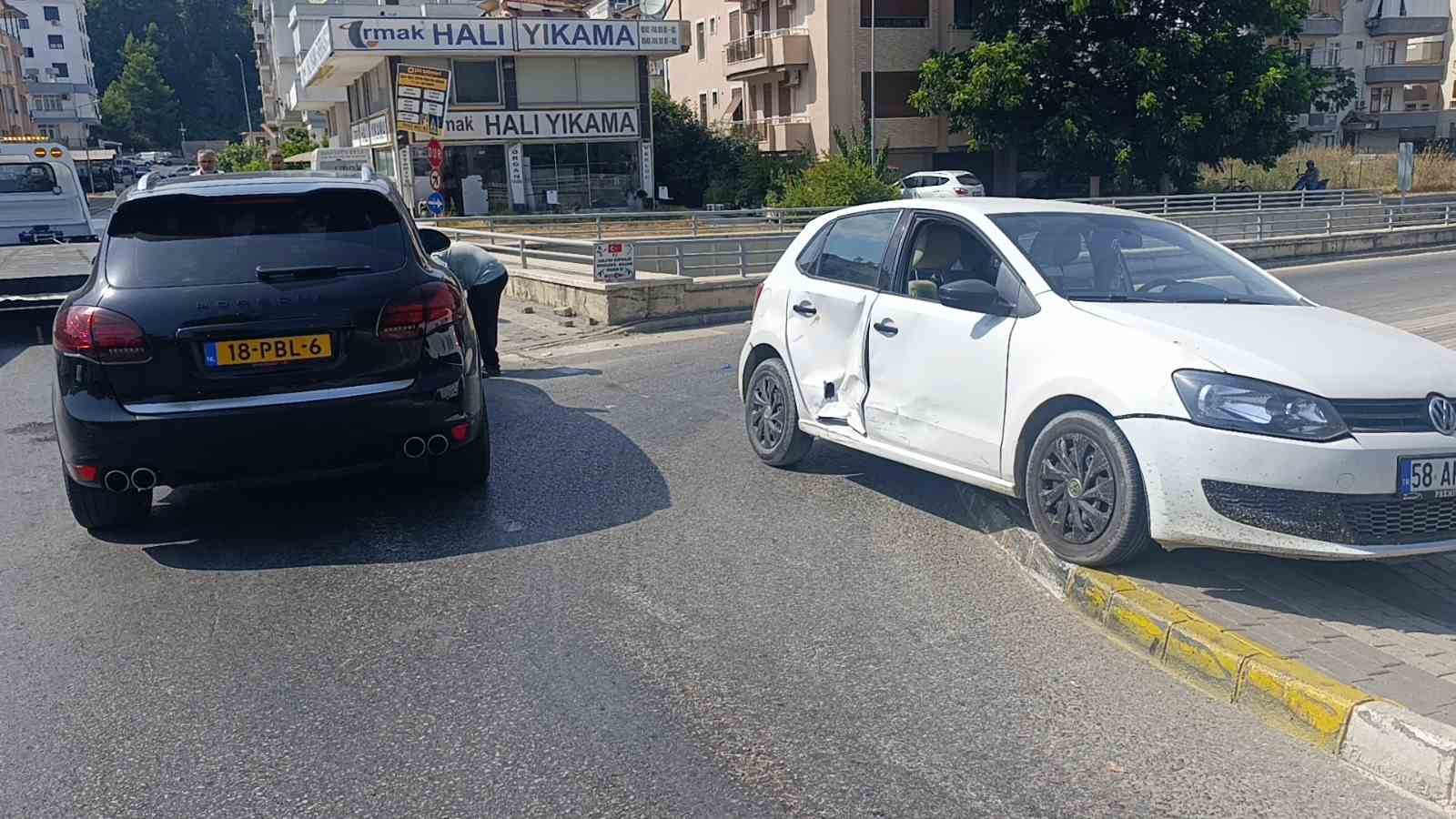 Karşı yola geçmek için alt geçidi kullanmadı, kaza kaçınılmaz oldu