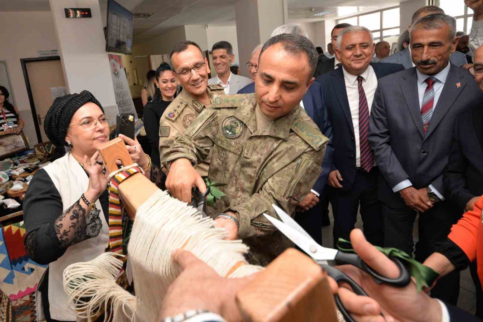 Osmaniye’de "Hayat Boyu Öğrenme Haftası" kapsamında sergi açıldı