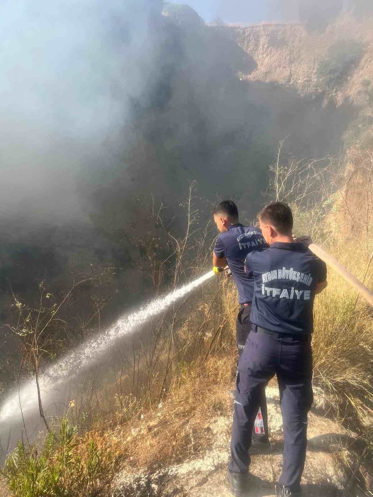 Aydın Büyükşehir İtfaiyesi 8 günde 445 yangına müdahale etti
