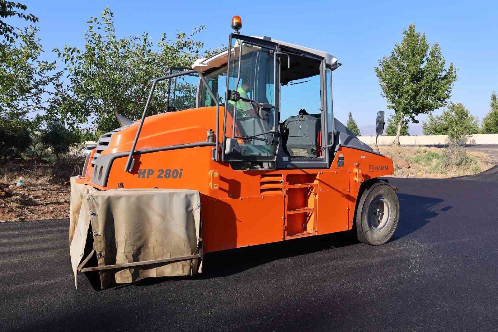 Kırıkhan’da bağlantı yollarına 1,4 kilometrelik asfalt