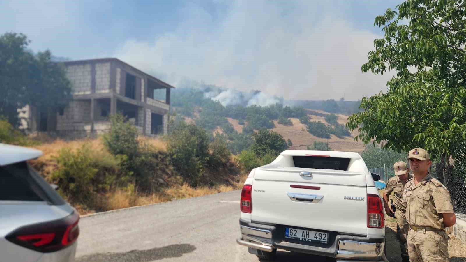 Tunceli&rsquo;de orman yangını: Havadan ve karadan m&uuml;dahaleye başlandı