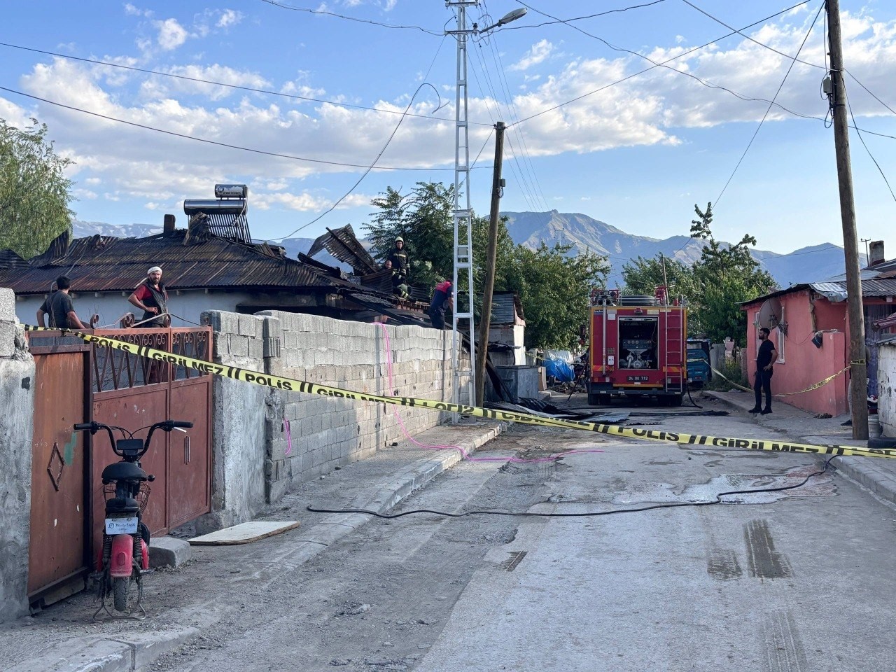 Erzincan’da ev yangını