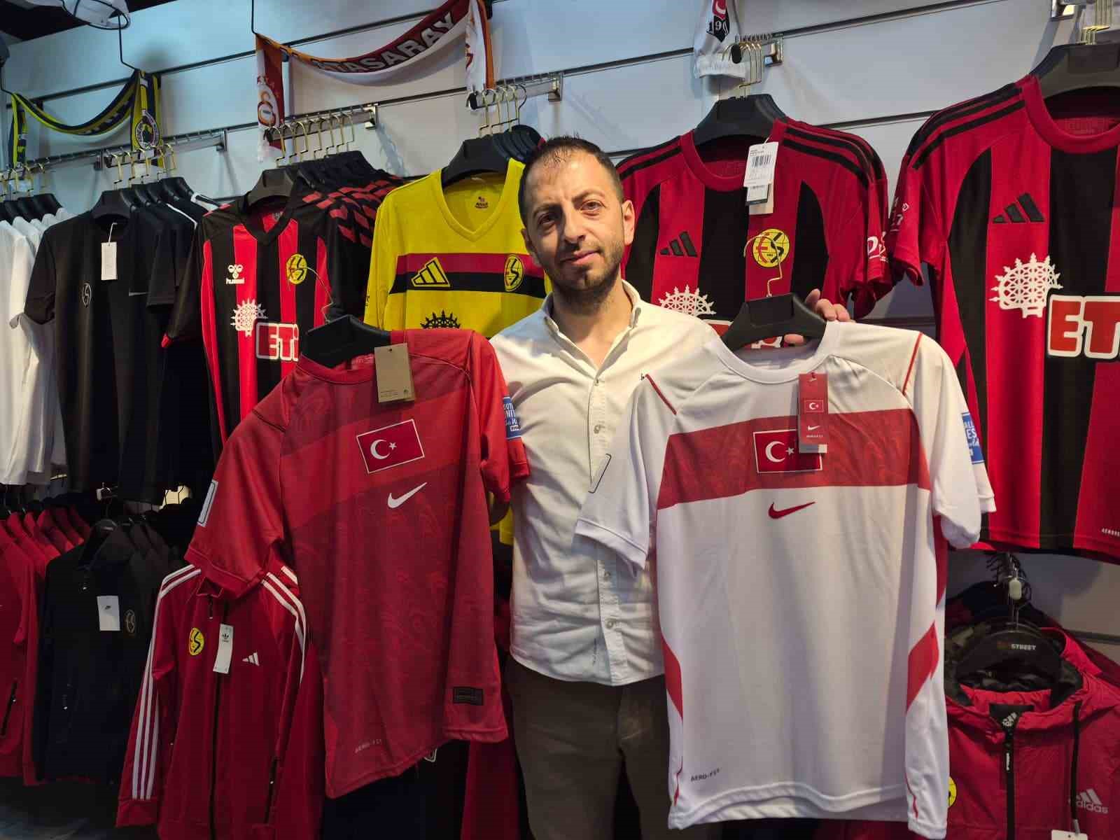Milli maçların ardından forma satışlarında Messi hareketliliği