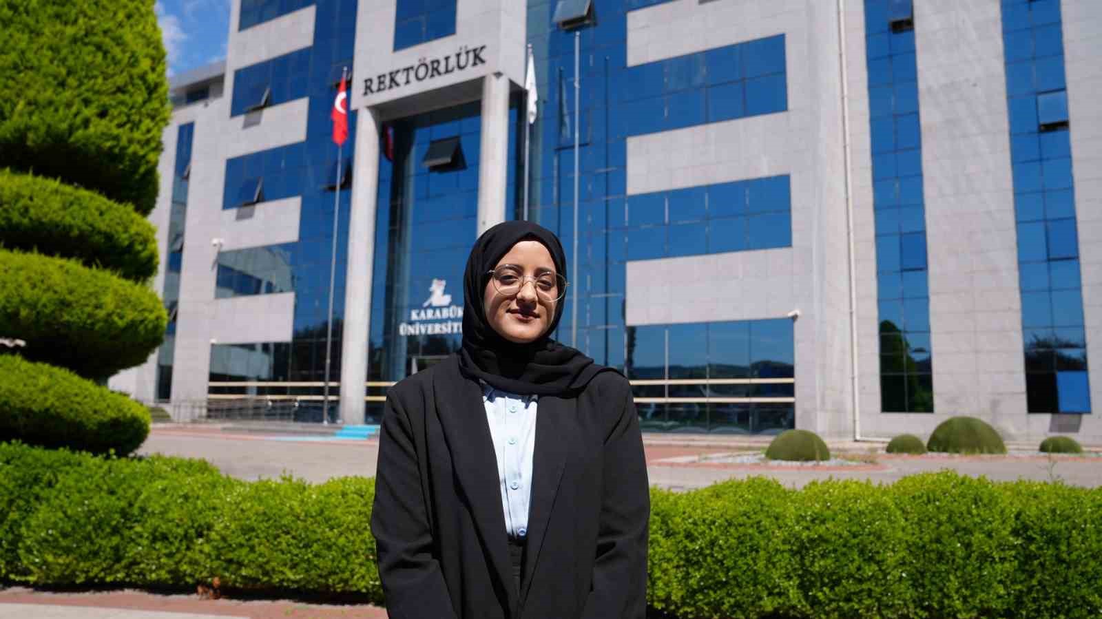 KB&Uuml; uluslararası &ouml;ğrencileri b&ouml;l&uuml;mlerini birincilikle tamamladı