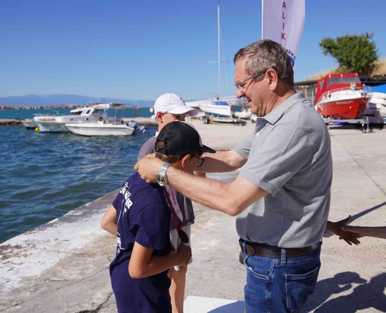 Başkan Mesut Ergin, B&ouml;lge Yelken Yarışları&rsquo;nda sporcuların heyecanına ortak oldu