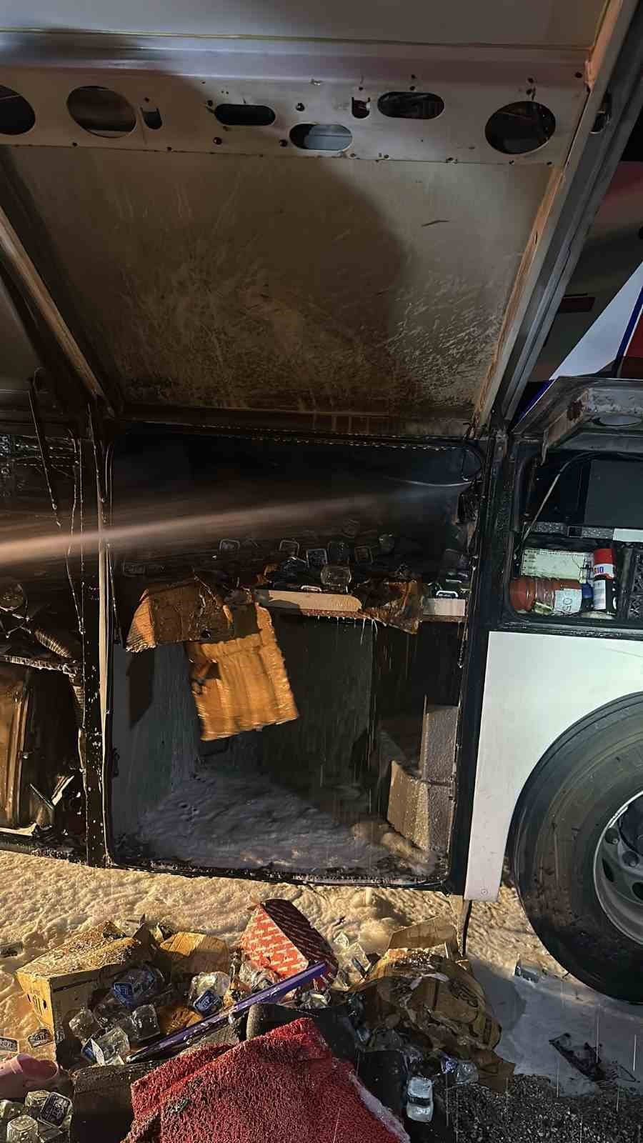 Bilecik’te seyir halindeki yolcu otobüsü alevlere teslim oldu: 1 yaralı