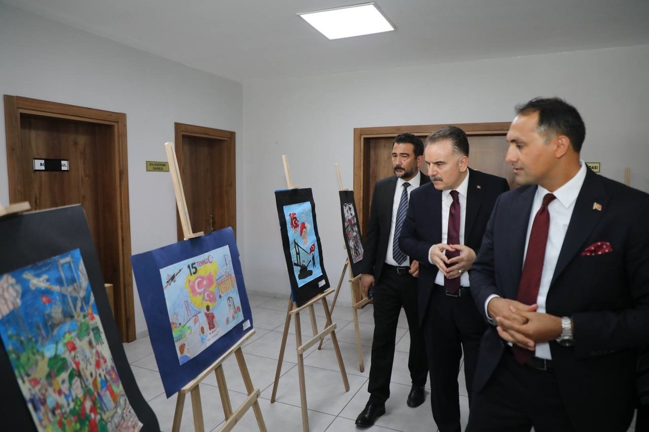 Edremit’te "İrade bizim, zafer bizim" fotoğraf sergisi açıldı