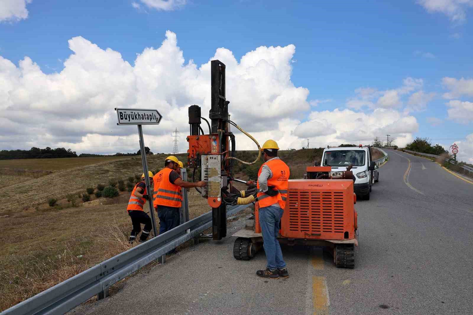 Sakarya’da çelik oto korkuluk montajına başlandı
