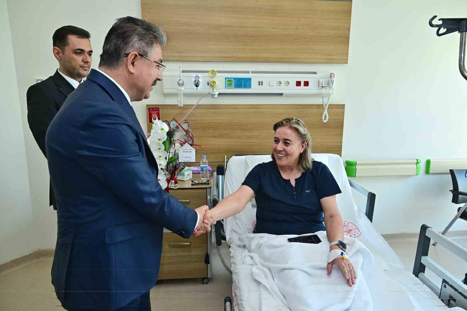 Vali Yılmaz’dan şehitin kardeşine ’geçmiş olsun’ ziyareti