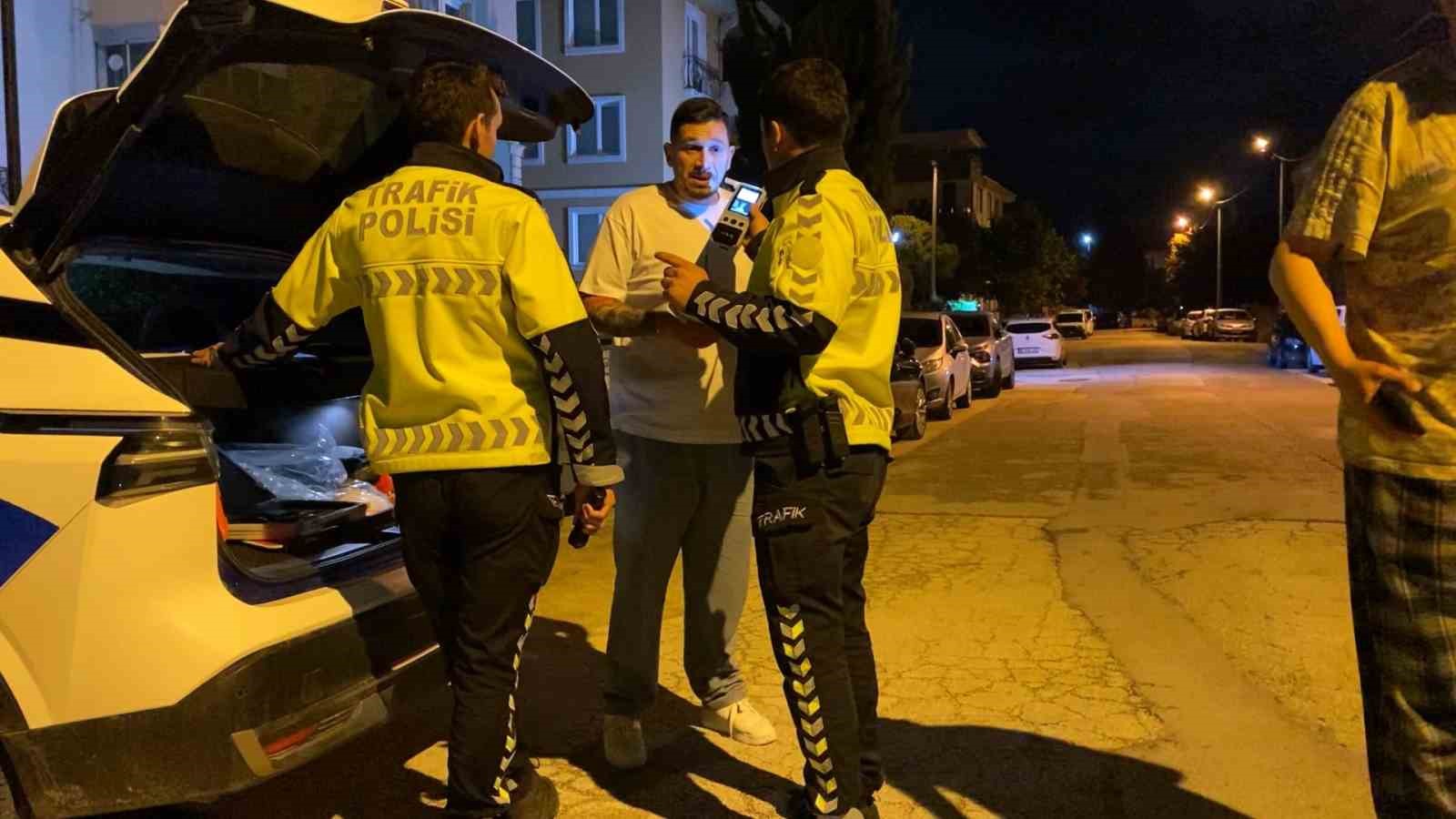 Bursa’da alkollü sürücüye alkolmetre dersi kamerada