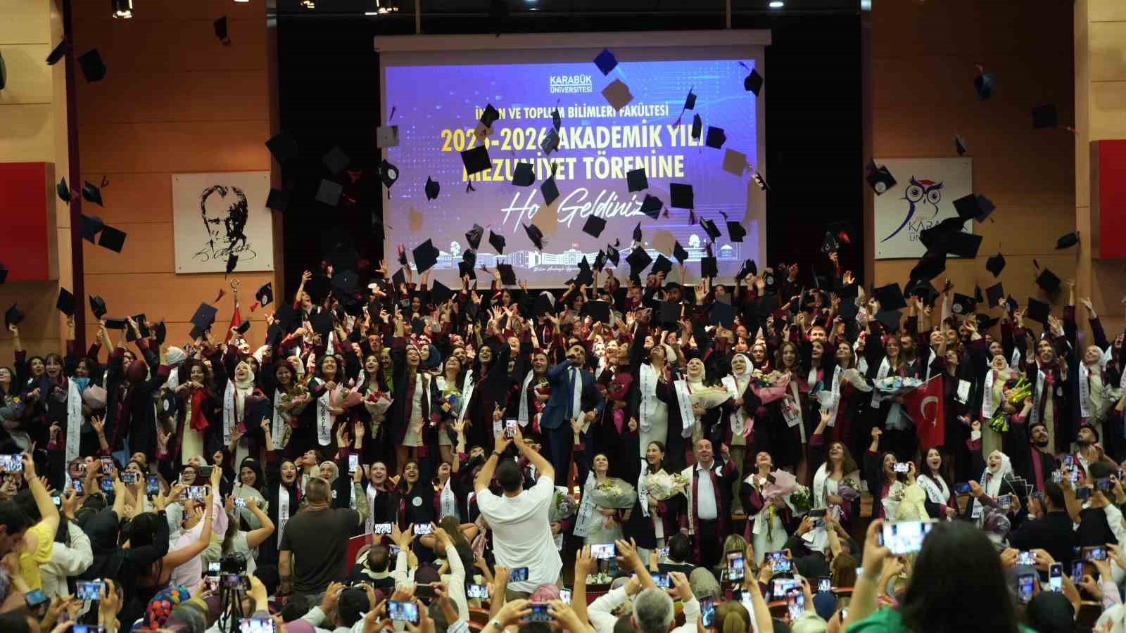 KBÜ’de mezuniyet coşkusu sürüyor: Orman mühendisleri, sosyal bilimciler ve diş hekimleri diplomalarını aldı