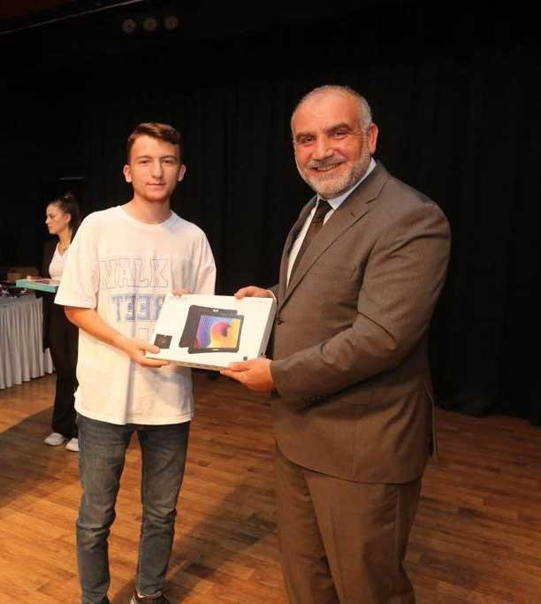 Canik Belediyesi’nden YKS ve LGS şampiyonlarına ödül