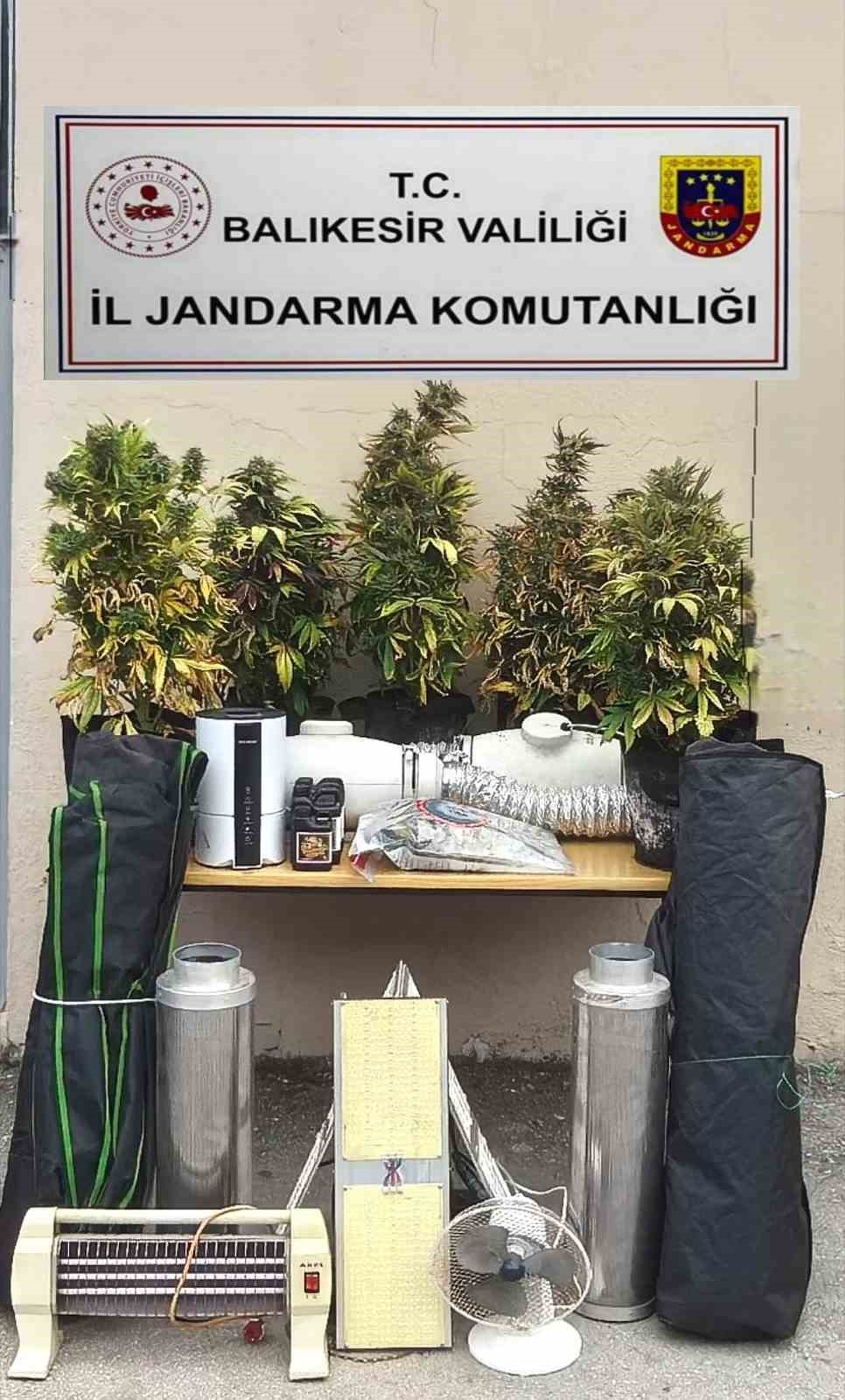 Zehir tacirlerinin yeni sistemini jandarma çökertti