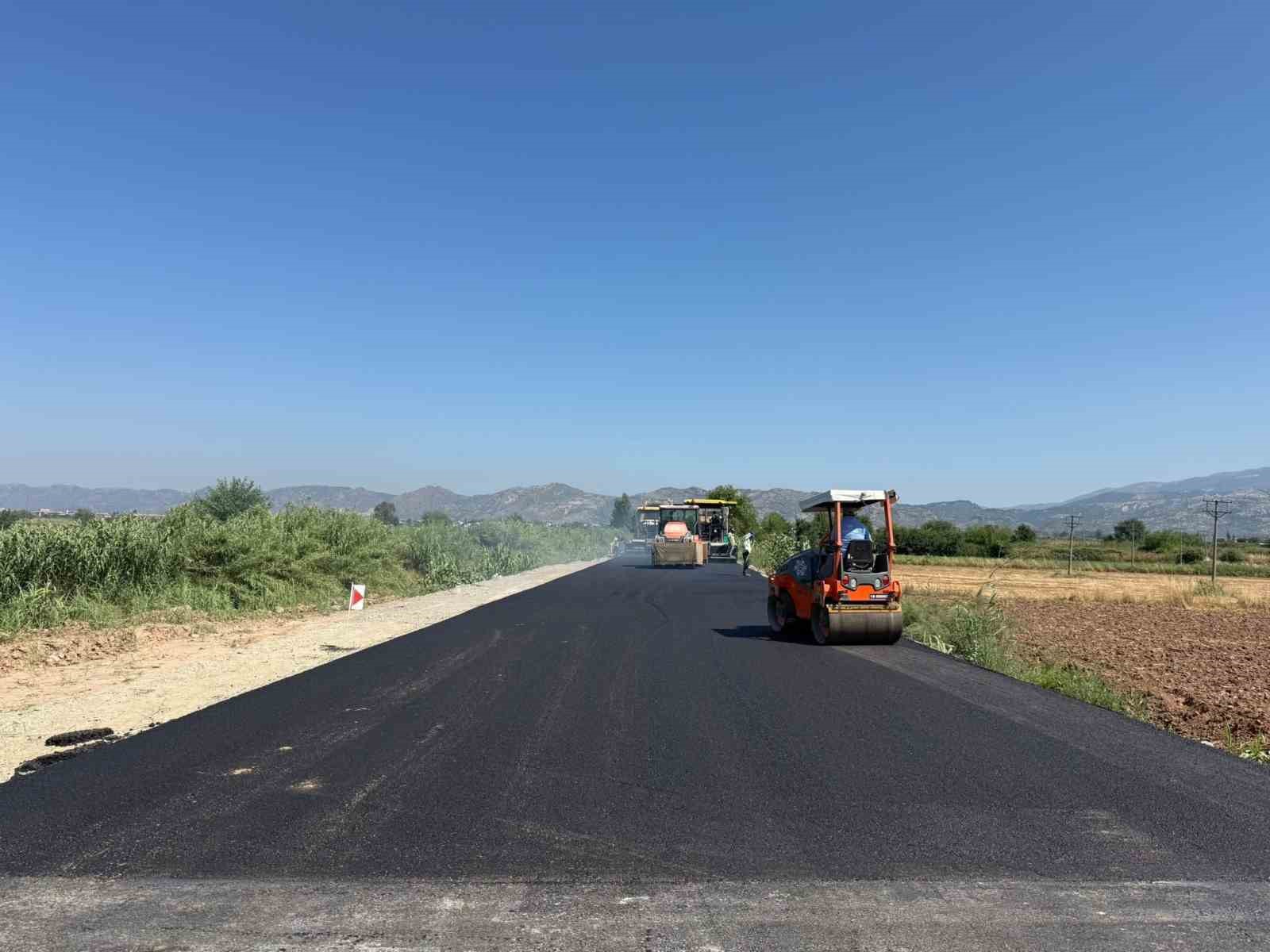 Aydın’ın ilçelerinde yol yapım ve yenileme çalışmaları sürüyor