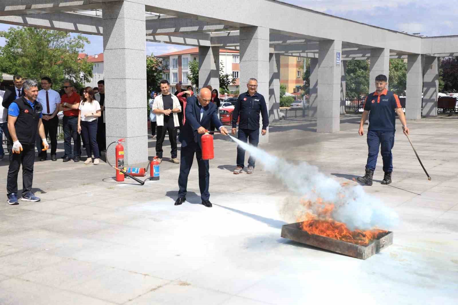 Valilikte yangın tatbikatı