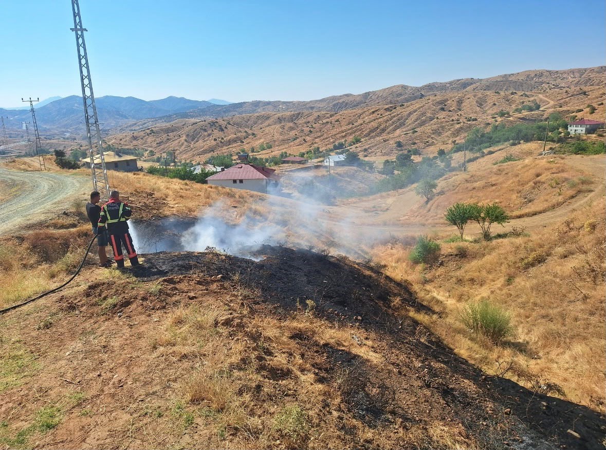 Bing&ouml;l&rsquo;de iki ayrı yangın paniğe neden oldu