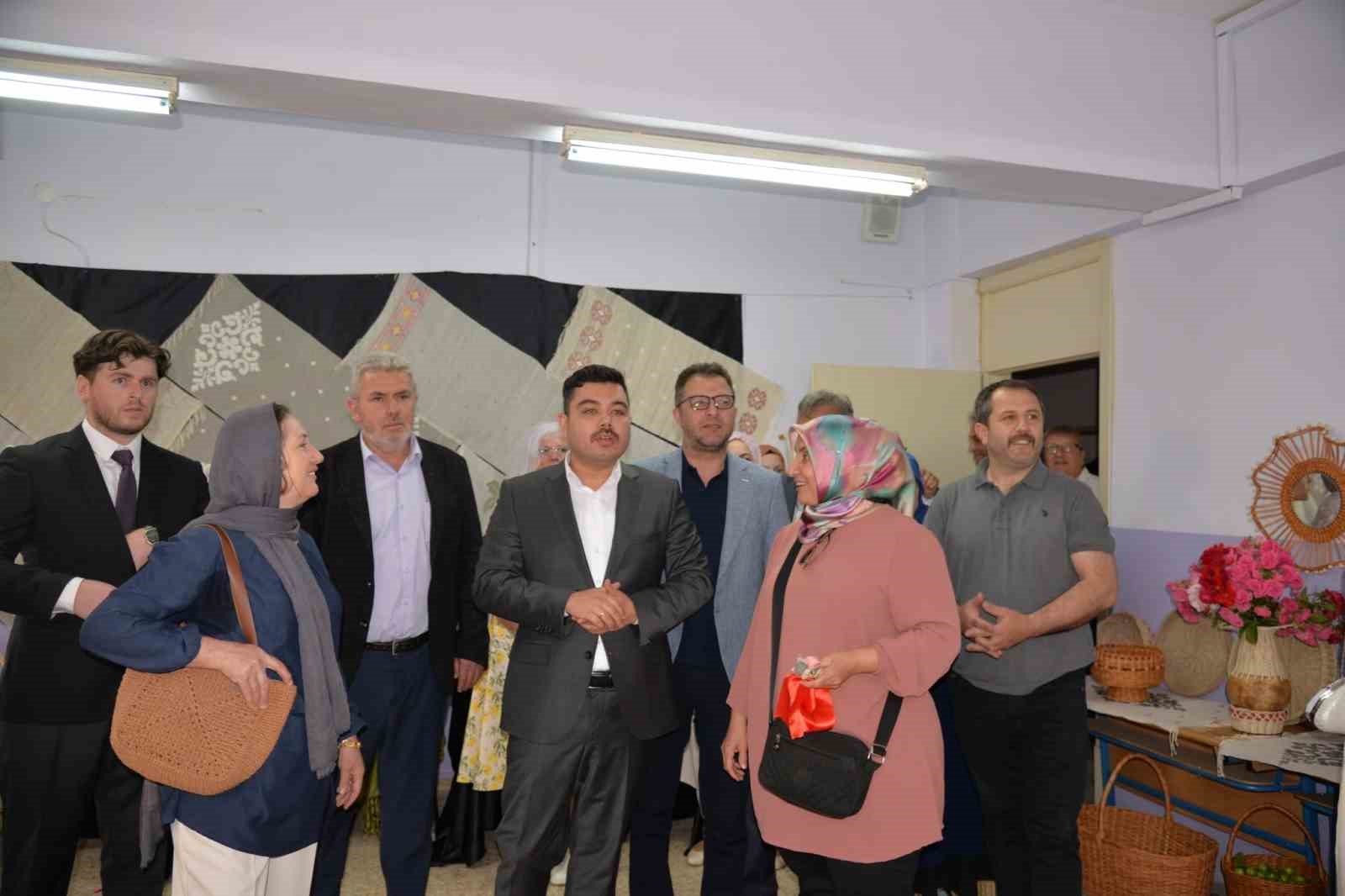 T&uuml;rkeli&rsquo;de kursiyerlerin bir yıllık emeği g&ouml;r&uuml;c&uuml;ye &ccedil;ıktı
