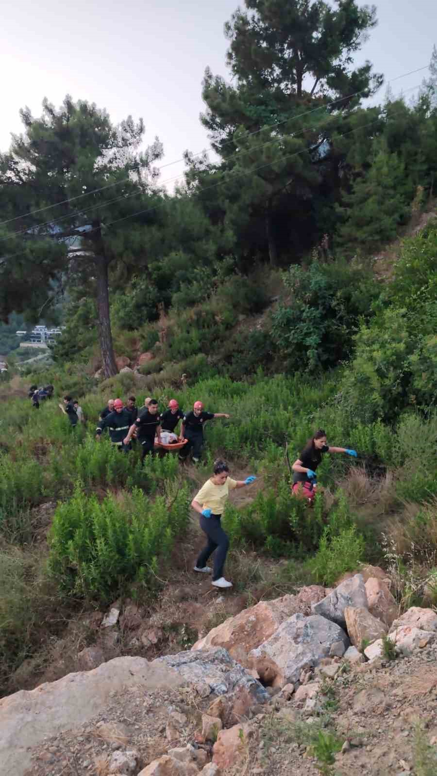 Alanya’da uçuruma yuvarlanan ATV sürücüsünü itfaiye ekipleri kurtardı