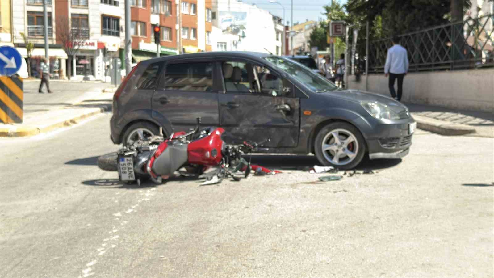 Eskişehir’de manevra yapan otomobile motosiklet yandan çarptı: 1 yaralı