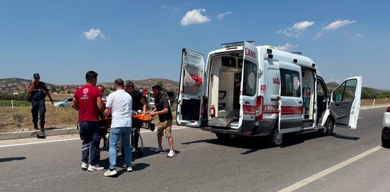 K&uuml;tahya&rsquo;da trafik kazası: 1 &ouml;l&uuml; 5 yaralı