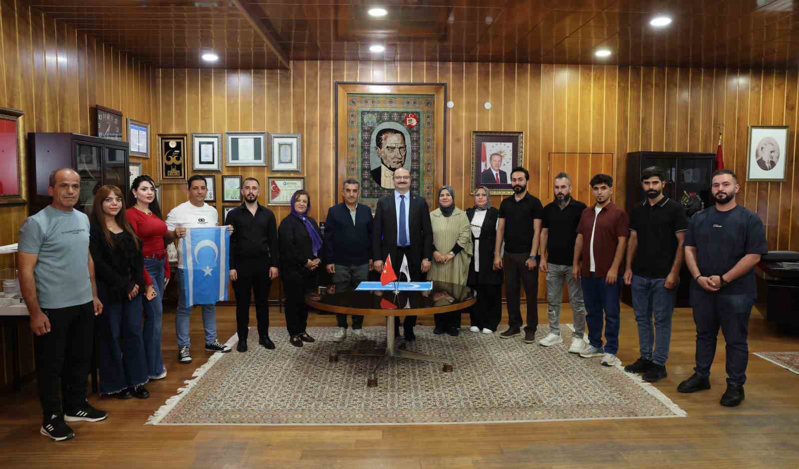 Kerk&uuml;k&rsquo;ten Erzurum&rsquo;a uzanan eğitim k&ouml;pr&uuml;s&uuml;: Başarılı &ouml;ğrenciler Rekt&ouml;r Hacım&uuml;ft&uuml;oğlu&rsquo;nun misafiri oldu