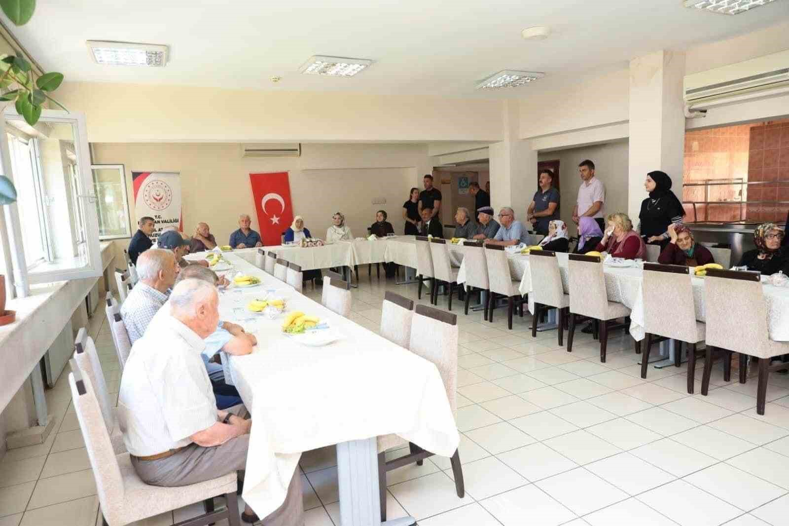 Semiha Yıldırım’dan huzurevi sakinlerine ziyaret