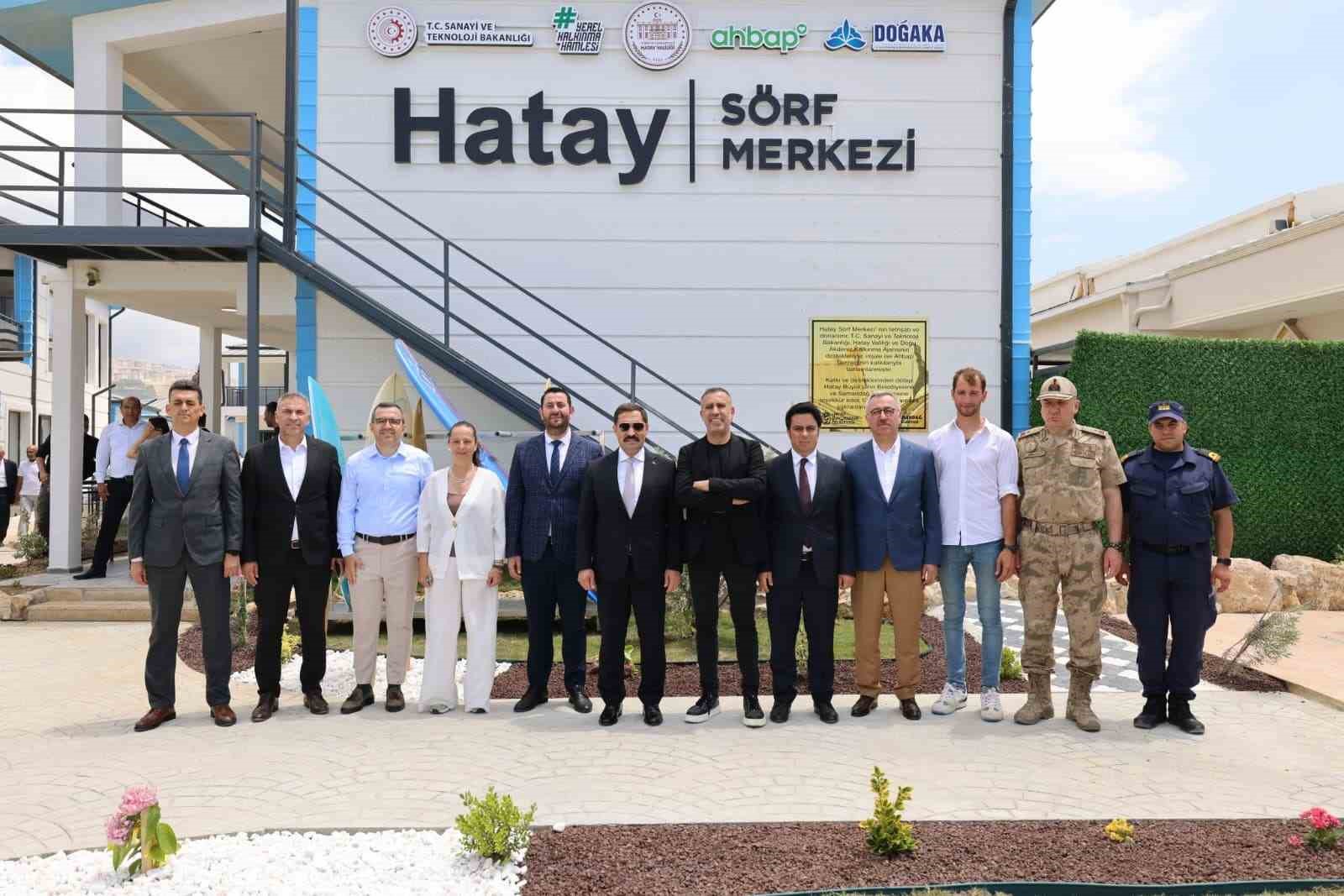 Akdeniz&rsquo;in hır&ccedil;ın dalgaları geleceğin s&ouml;rf&ccedil;&uuml;lerini yetiştirecek
