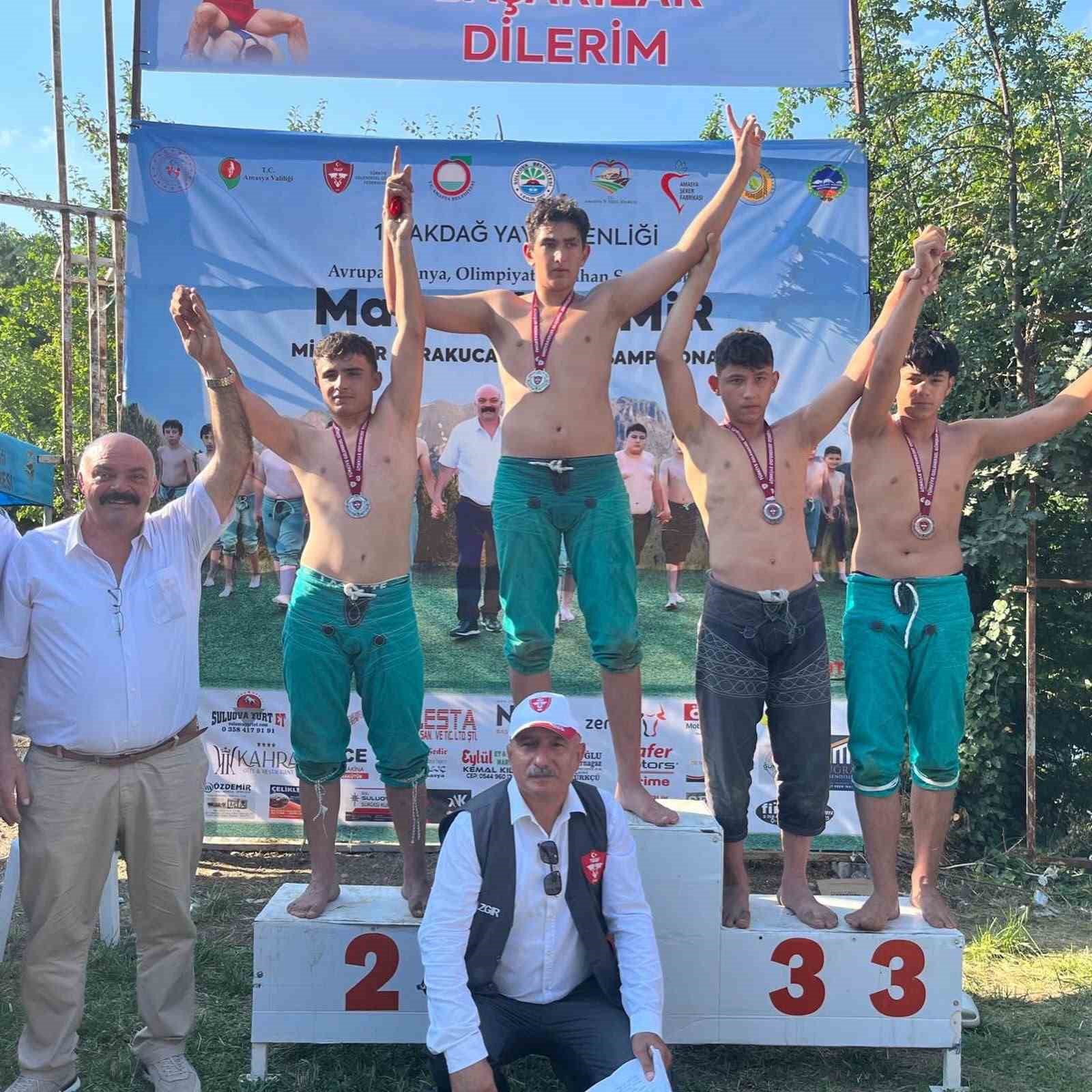 Bilecikli g&uuml;reş&ccedil;i T&uuml;rkiye &uuml;&ccedil;&uuml;nc&uuml;s&uuml; oldu